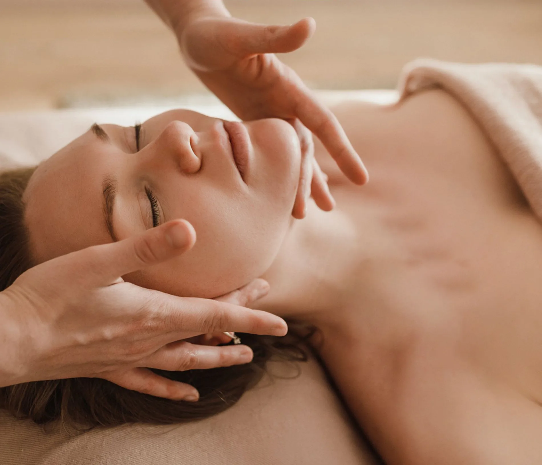 Trattamento viso e benessere presso un centro estetico